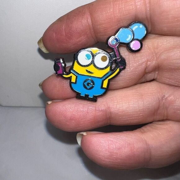 Universal Studios Minion Numbered Pin - Picture 4 of 11
